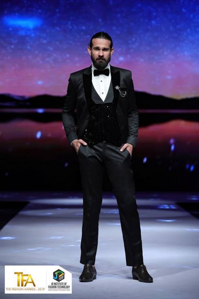 dark between the stars - image008 - Dark between the stars